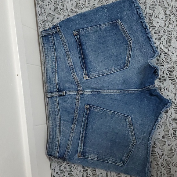 Old Navy Shorts - Picture 4 of 6